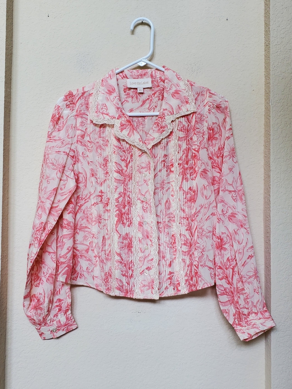 Love The Label Lucie Floral Lace Trim Cotton Blend Button Up Shirt.  Size XS